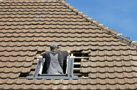 Pose de velux - Saint-Priest de Gimel